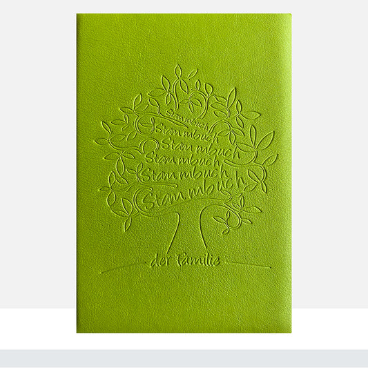 Nachhaltiges Stammbuch Mailo aus biologisch abbaubarem, apfelgrünem Apfelleder mit geprägtem Baum-Motiv und ressourcenschonender, farbloser Blinkprägung - Frontalansicht