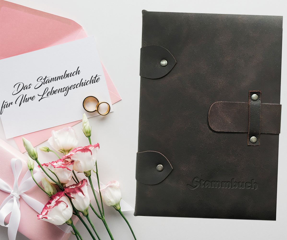 Edles Premium Stammbuch Albrecht aus dunkelbraunem Pferdeleder mit Blinkprägung, mit mehr Informationen und dem Familienstammbuch von Vorne