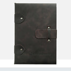 Edles Premium Stammbuch Albrecht aus dunkelbraunem Pferdeleder mit Blinkprägung, Frontalansicht 