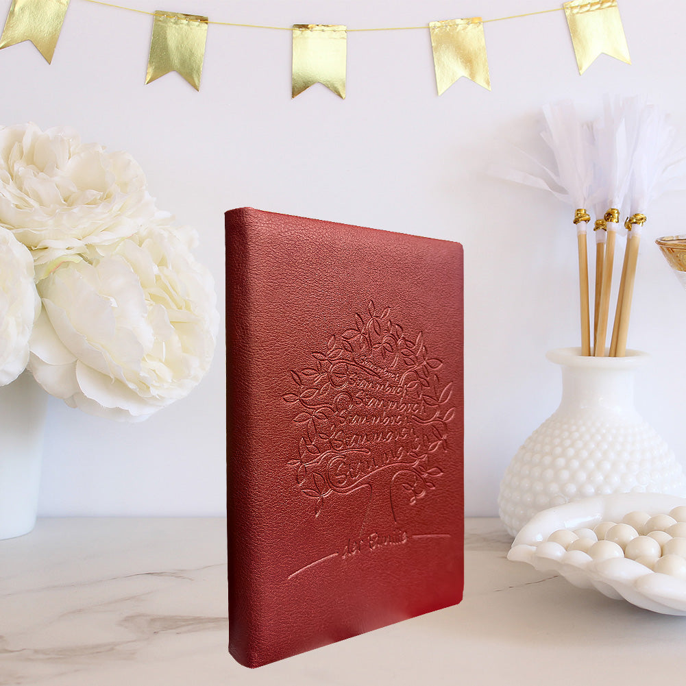 Biologisch abbaubares Stammbuch Greta aus veganem Apfelleder in Dunkelrot, mit geprägtem Baum-Motiv, Seitenansicht