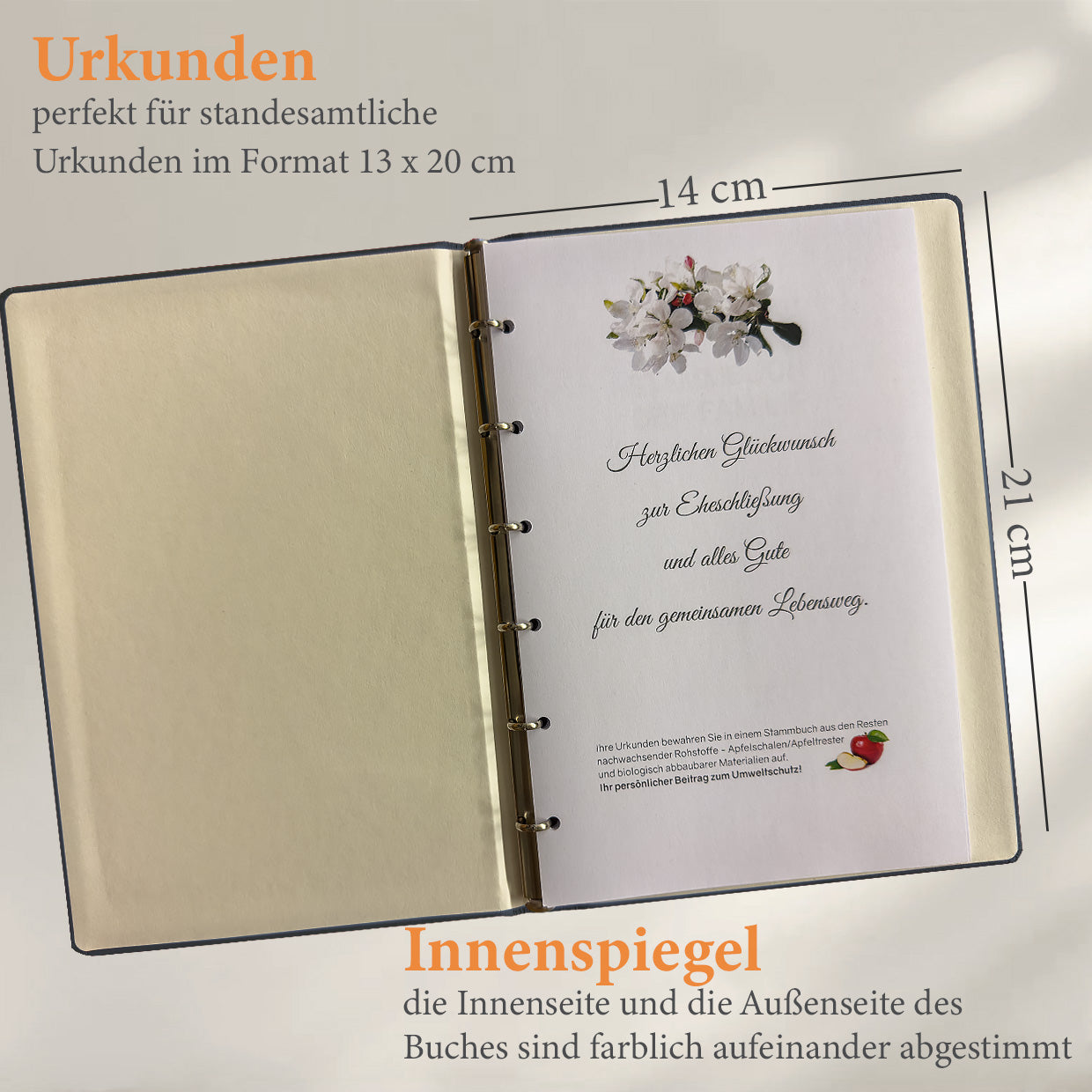 Nachhaltiges Stammbuch Otfried aus biologisch abbaubarem Apfelleder in Dunkelblau, mit geprägtem Baum-Motiv und ressourcenschonender Blinkprägung, Frontalansicht