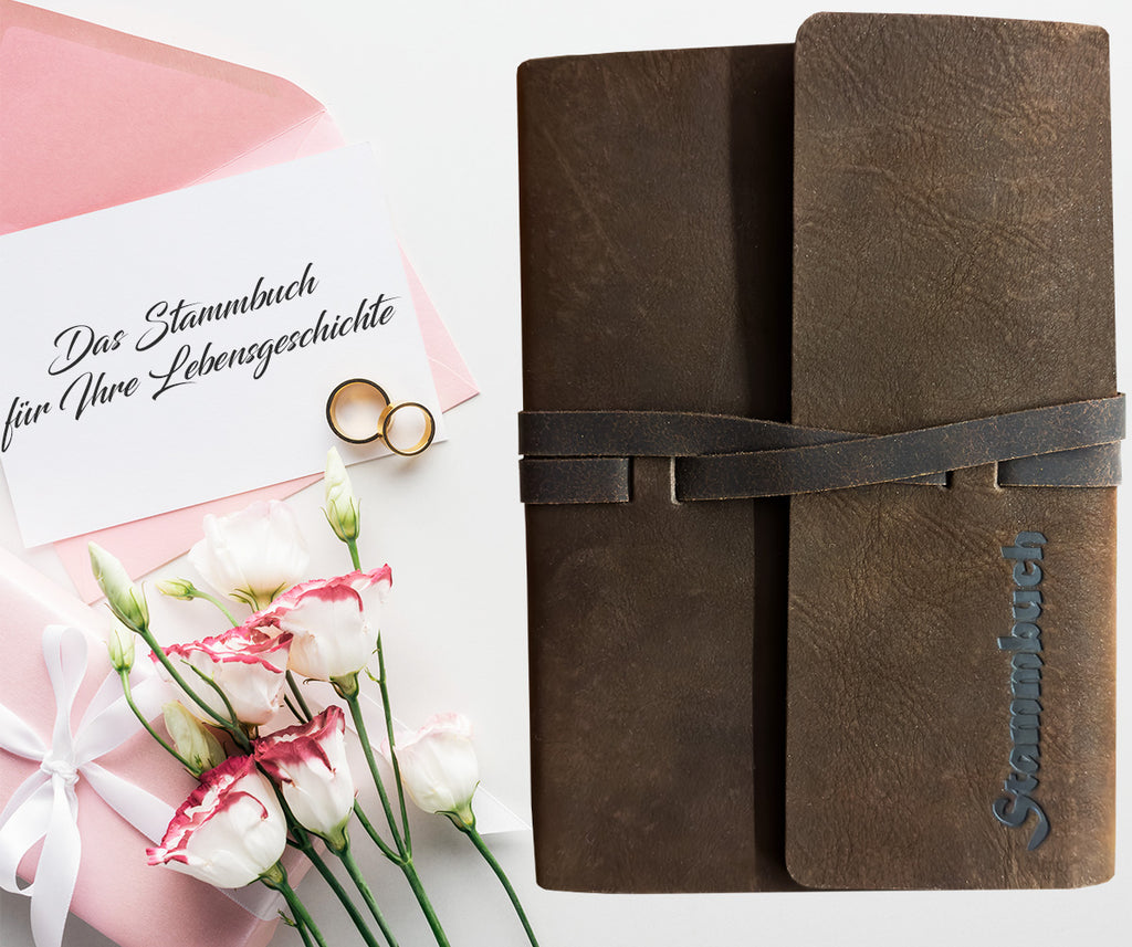 Premium Stammbuch Mark aus hochwertigem Pferdeleder in edler Antik-Optik mit zusätzlichen Informationen zum Familienstammbuch