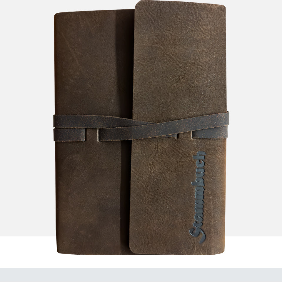 Premium Stammbuch Mark aus hochwertigem Pferdeleder in edler Antik-Optik, Frontalansicht